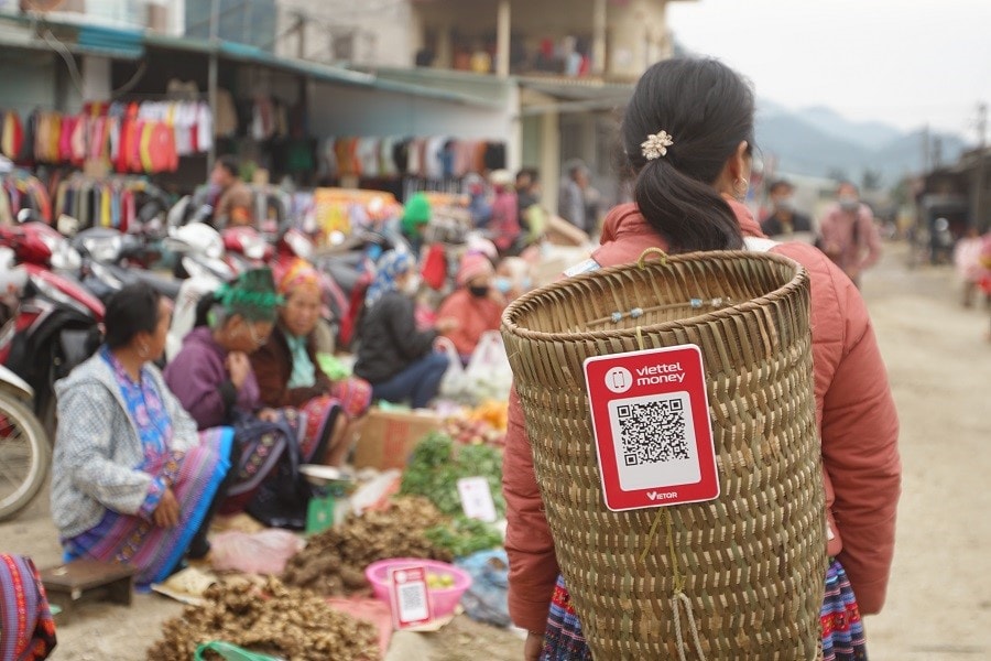 Những con sóng nơi đầu núi: “Cú chạm” màn hình và lối rẽ thoát nghèo (Bài cuối)
