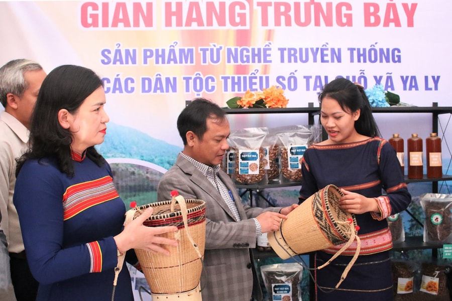“Hồi sinh” nghề truyền thống của đồng bào DTTS