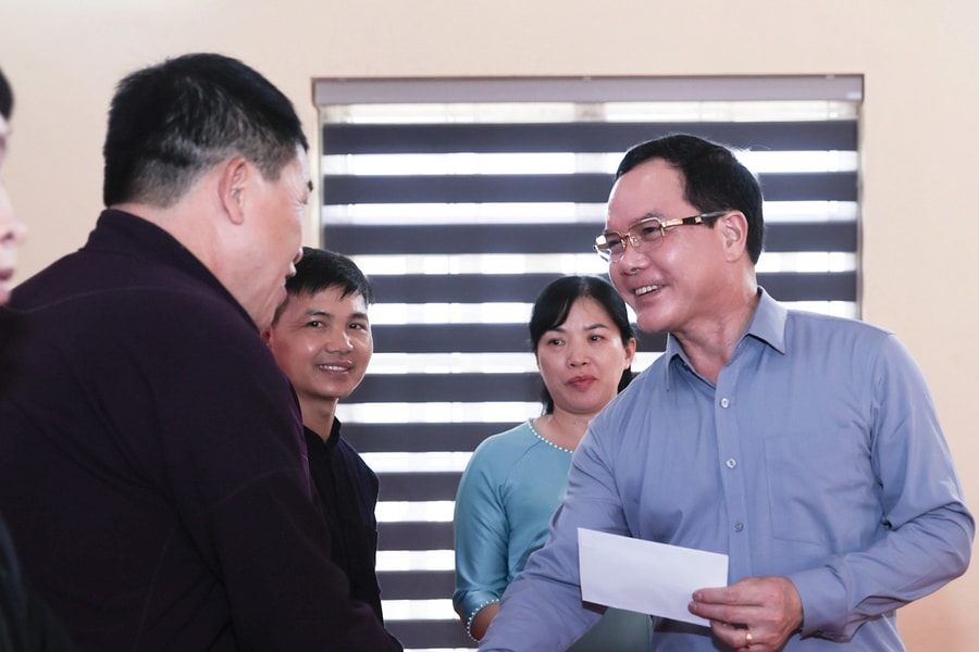 Bộ trưởng Nguyễn Đình Khang thăm đồng bào dân tộc thiểu số tỉnh Lạng Sơn