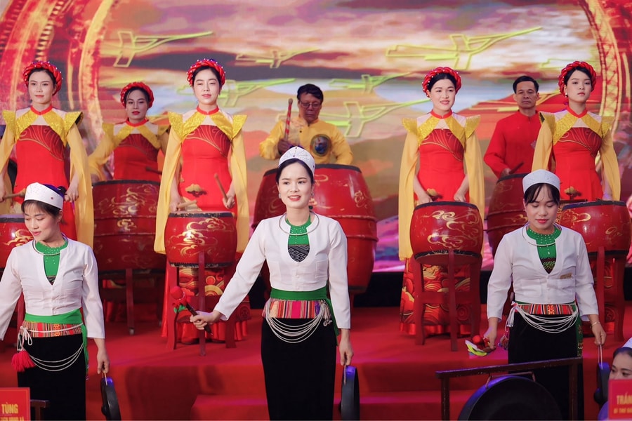 Cạp váy Mường: "Cuốn sử không chữ" được dệt bằng ký ức