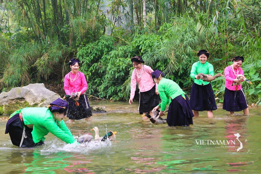 Về Lâm Thượng xem người Tày làm du lịch