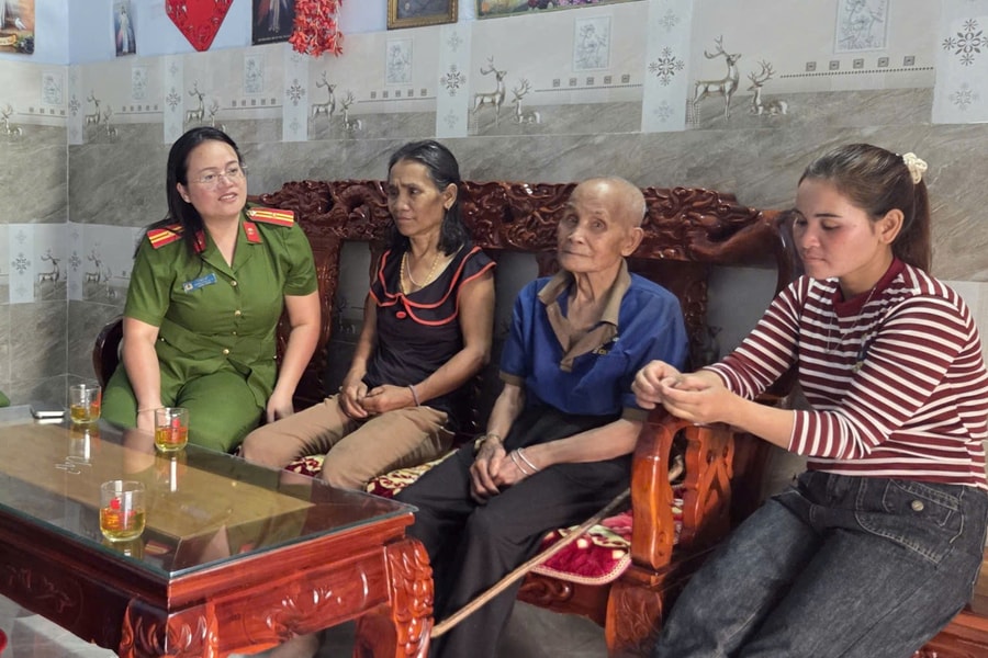 Chuyện về nữ công an xuất sắc người Gié Triêng