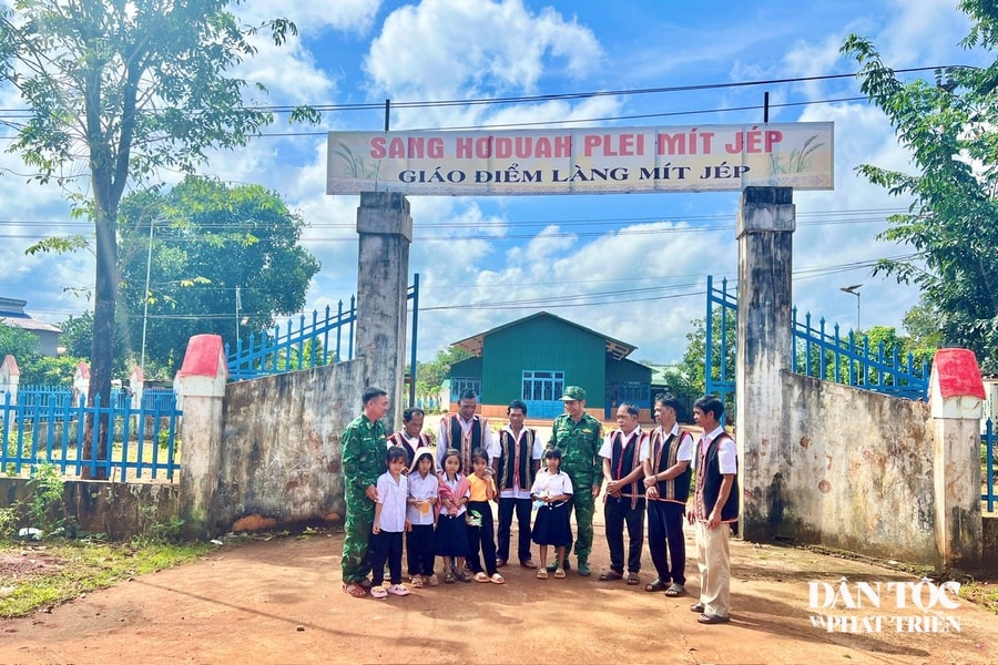 Đồng bào công giáo làng Mit Jep “sống tốt đời, đẹp đạo”