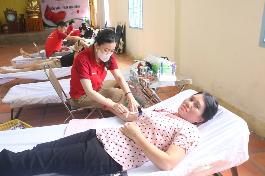 Hơn 70 tăng ni, phật tử Chùa Tổ đình Bác Ái tham gia hiến máu tình nguyện