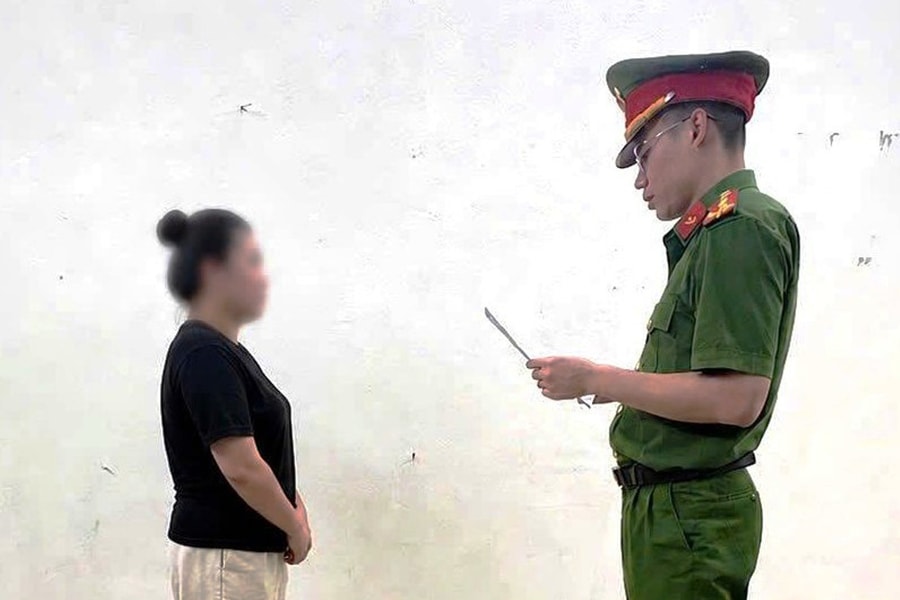 Khởi tố người phụ nữ tàng trữ sừng tê giác trắng