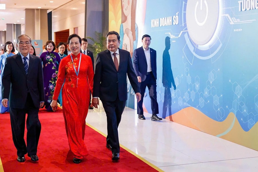 Chủ tịch Quốc hội: Phụ nữ cần trở thành chủ thể kiến tạo tương lai đất nước