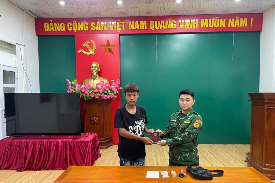 Hành động đẹp của thiếu niên người Dao ở vùng biên