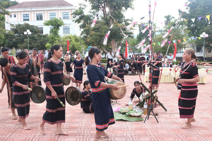 Hơn 200 nghệ nhân tham gia hội thi cồng chiêng, múa xoang