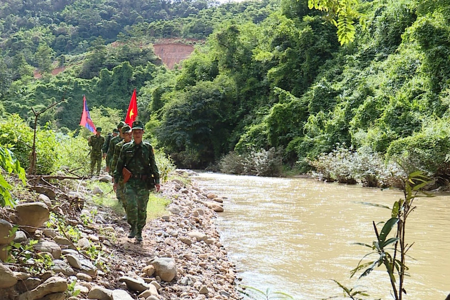 Học tiếng đồng bào, bám bản dựng "lá chắn" ma túy từ biên giới