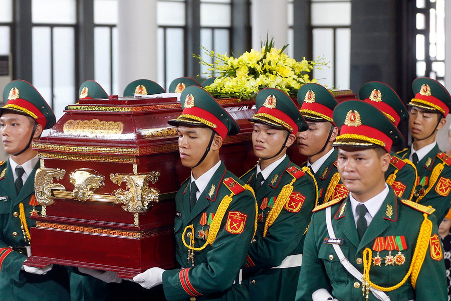 Tiễn biệt Anh hùng La Văn Cầu về với đất mẹ