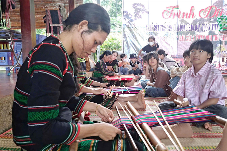 Giải mã ý nghĩa ẩn sau từng hoa văn thổ cẩm của người Xtiêng
