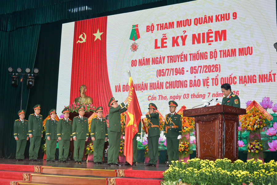 Bộ Tham mưu Quân khu 9 đón nhận Huân chương Bảo vệ Tổ quốc hạng Nhất