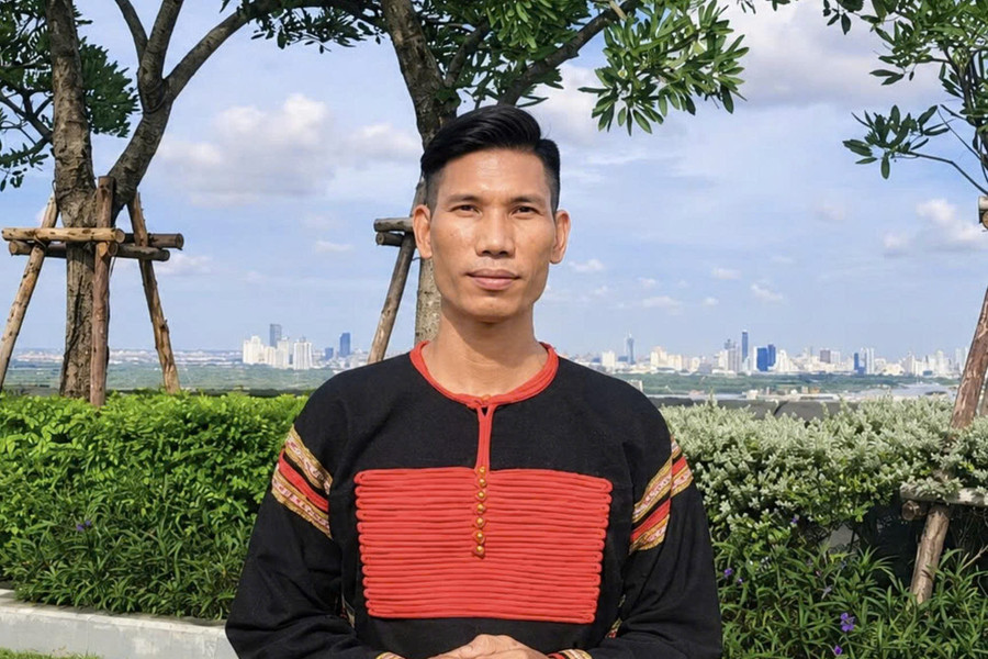 Chàng trai Ê Đê bỏ môi trường làm việc quốc tế về quê hương cống hiến