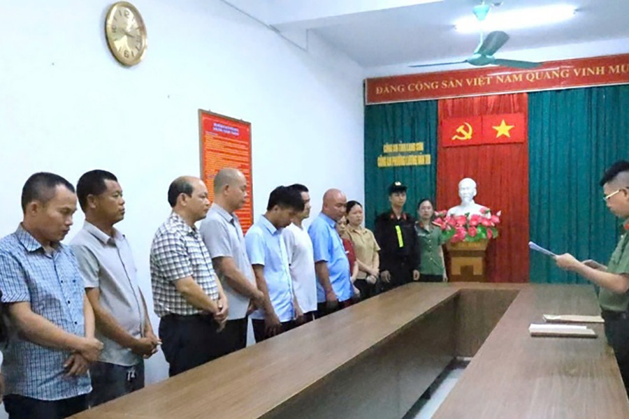 Phó Chủ tịch xã cùng nhiều người bị bắt vì tham ô tiền công đức