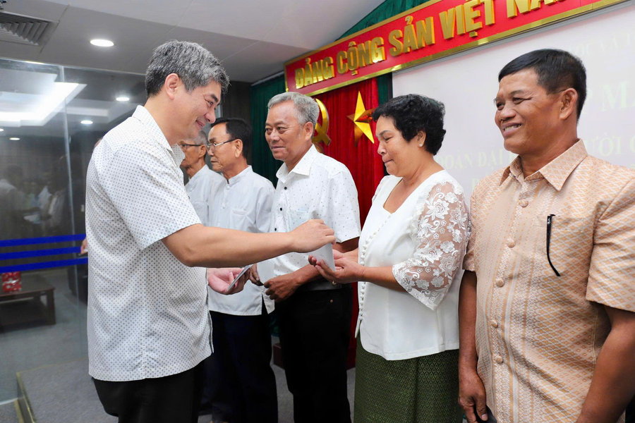 Thứ trưởng Bộ Dân tộc và Tôn giáo Y Vinh Tơr: Người có uy tín tiếp tục là tấm gương sáng trong cộng đồng