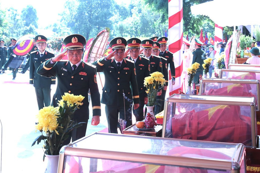 Lần theo ký ức, tìm đồng đội trên đất Hủa Phăn