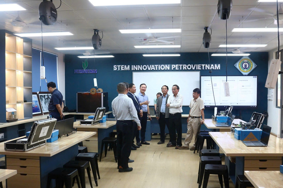 Đưa vào vận hành phòng học STEM cho học sinh vùng cao Tu Mơ Rông