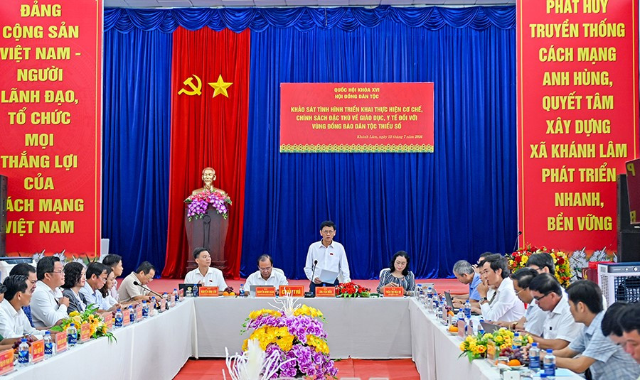 Quan tâm đặc biệt đến giáo dục, y tế vùng đồng bào DTTS