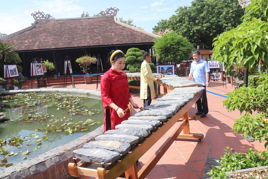 Khánh Hòa tổ chức trưng bày, diễn tấu bộ đàn đá 54 thanh