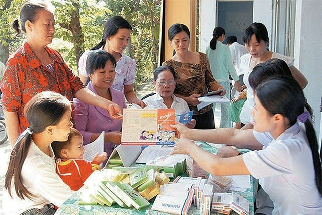 Đề xuất chính sách khuyến khích, khen thưởng đối với tập thể, cá nhân thực hiện tốt công tác dân số