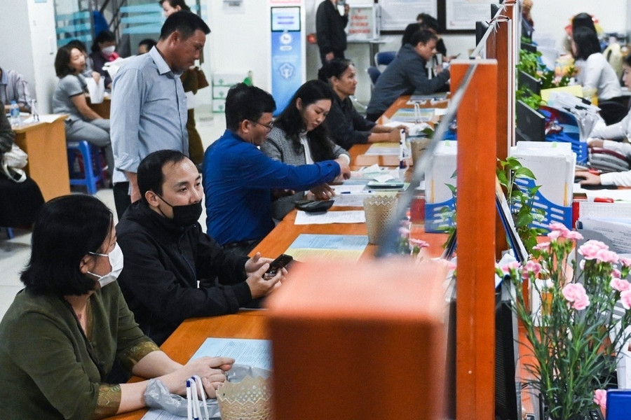 Viên chức muốn hưởng lương chuyên viên phải đáp ứng điều kiện gì?