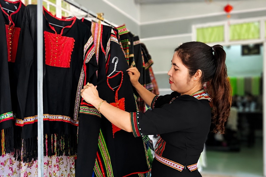 Mạnh dạn bước qua vùng an toàn, phụ nữ DTTS thành công phát triển kinh tế