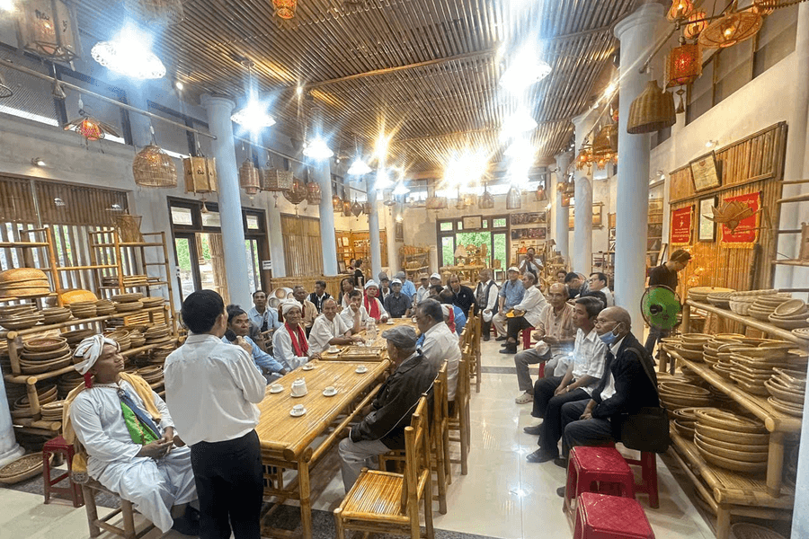 Người có uy tín Lâm Đồng tiếp cận mô hình mới, lan tỏa cách làm hay từ các tỉnh miền Trung