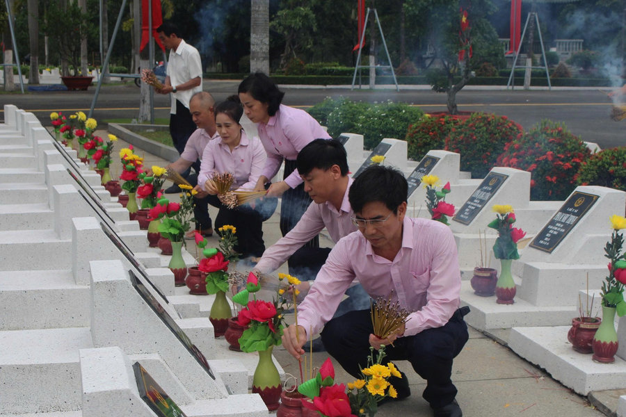 Ngân hàng CSXH Đồng Nai tri ân các Anh hùng Liệt sĩ, lan tỏa đạo lý “Uống nước nhớ nguồn”
