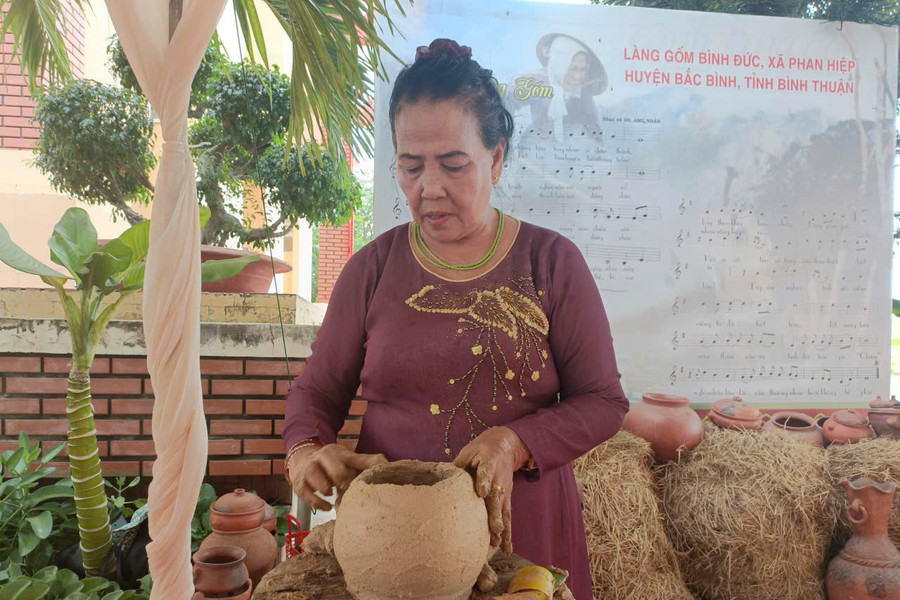 Phát huy giá trị nghệ thuật làm gốm có một không hai của người Chăm