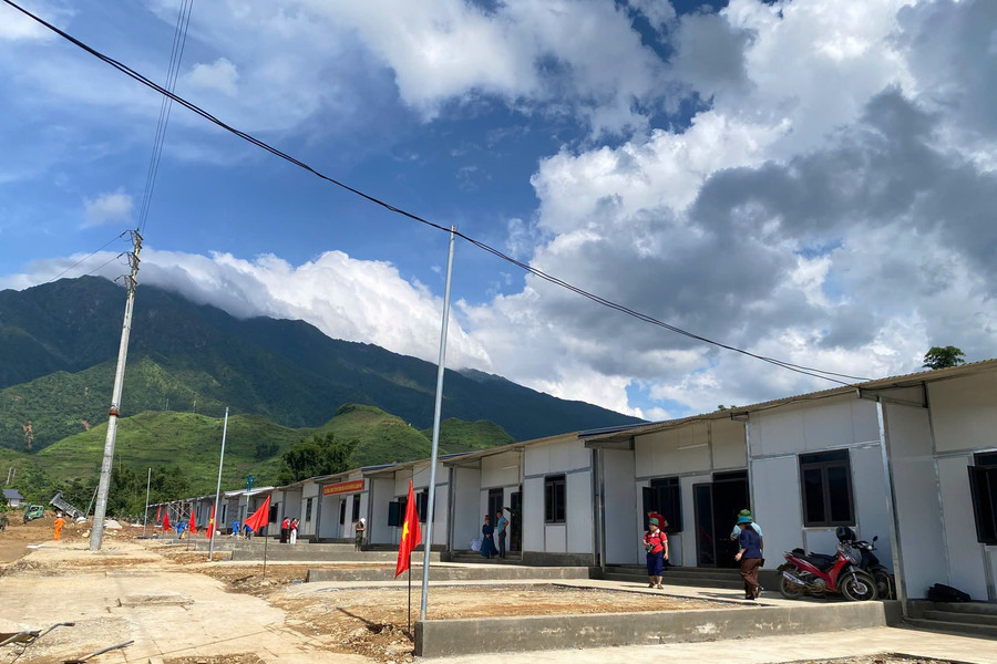 Bàn giao 7 căn nhà tái định cư đầu tiên cho người dân vùng lũ Mường Than