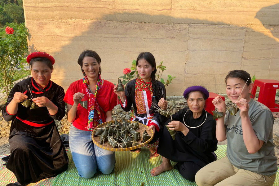 Không cần dựng cảnh, bản làng vẫn níu chân du khách