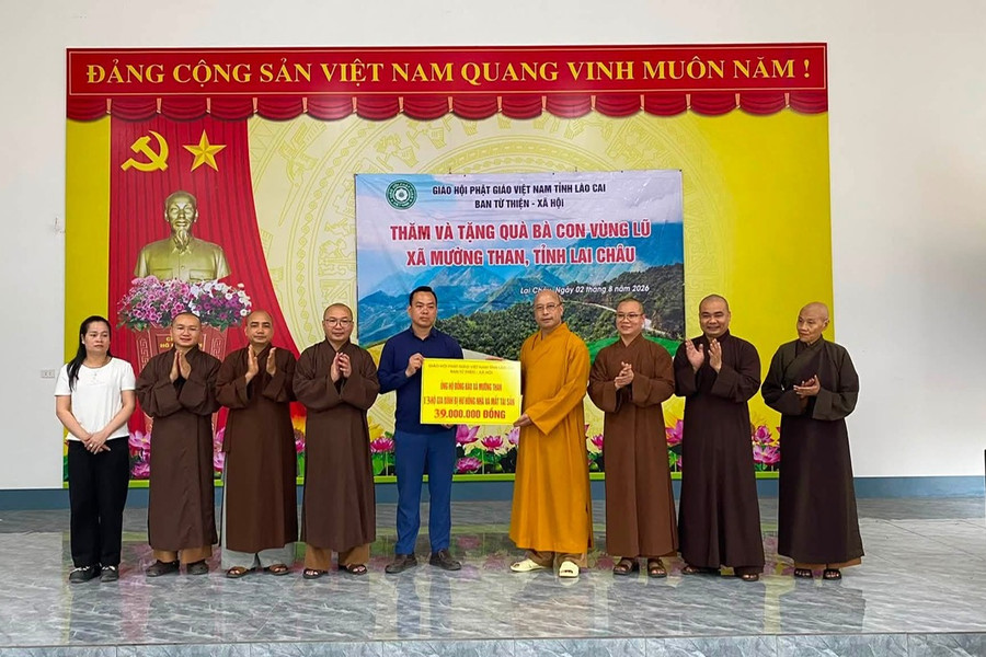 Giáo hội Phật giáo Lào Cai kịp thời sẻ chia cùng đồng bào vùng lũ
