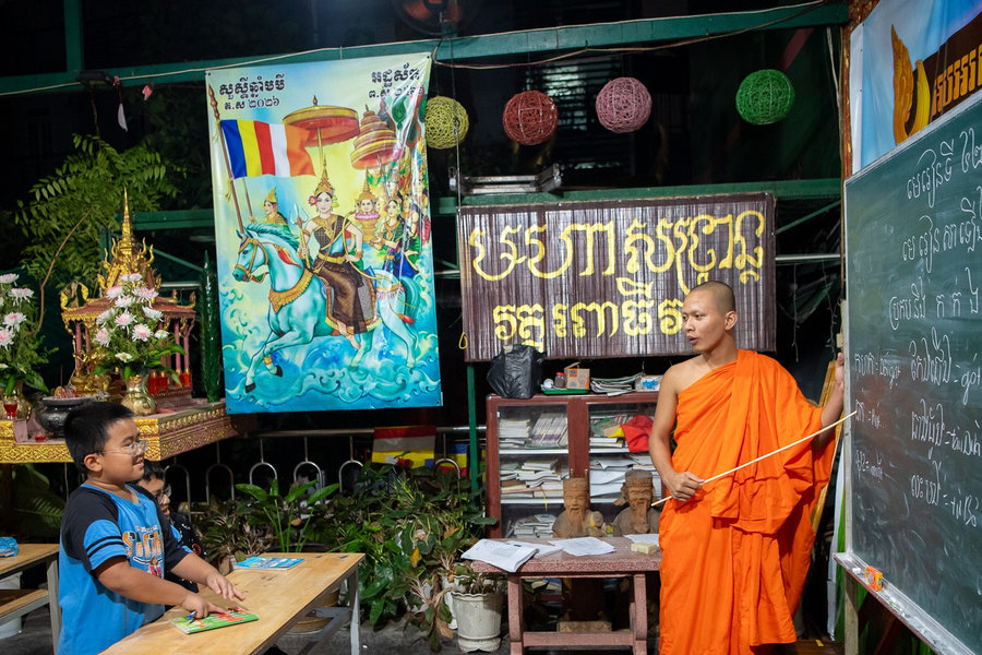 Lớp học tiếng Khmer miễn phí giữa TPHCM: Vẫn dạy dù chỉ có một học sinh
