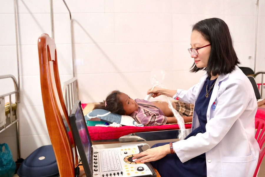 Quảng Trị: Thu hút, đãi ngộ nhân lực y tế vùng đồng bào DTTS