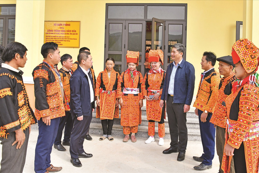 Chính sách mới dành cho Người có uy tín trong vùng đồng bào DTTS