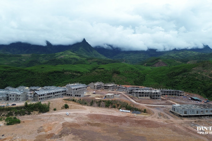 Thiếu nhân công lành nghề, Trường Nội trú liên cấp Dân Hóa gặp áp lực về đích đúng hạn