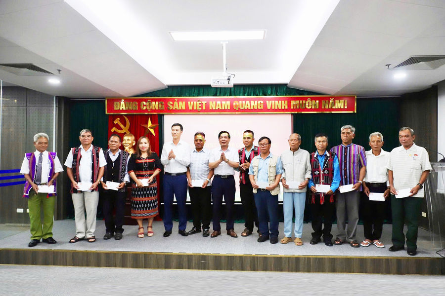Chính sách mới với Người có uy tín: Trao đúng người, đúng công cụ để giữ vững niềm tin cộng đồng