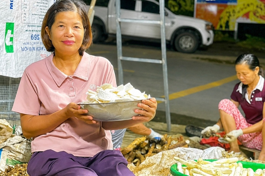 Người phụ nữ Thanh Hóa biến củ "chống đói" thành đặc sản vùng cao