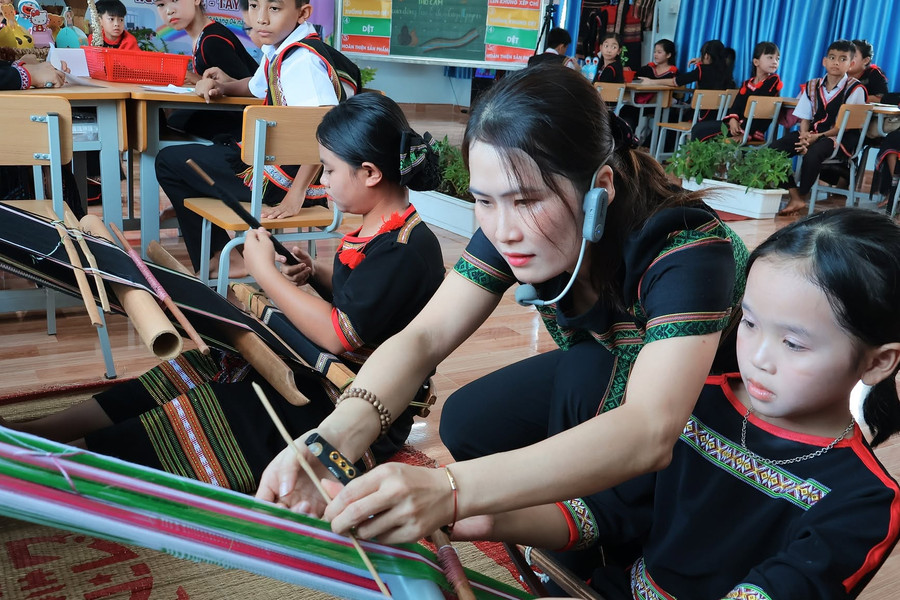 Lồng ghép bảo tồn văn hóa truyền thống vào hoạt động dạy và học