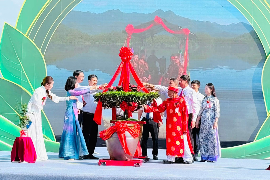 Từ vùng chè 65 năm tuổi đến thương hiệu “Trà Đường Hoa - tinh hoa trà biển”
