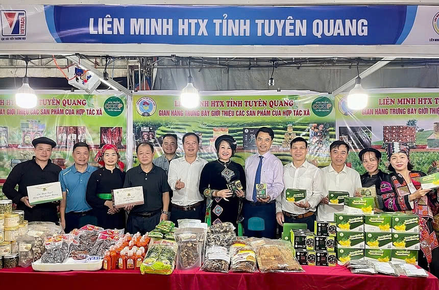 Gần 150 gian hàng đặc sản vùng miền hội tụ tại Hà Nội