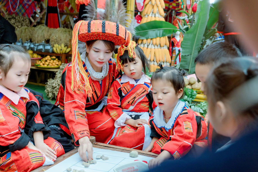 “Luồng xanh” tuyển sinh và bài toán chất lượng giáo dục các dân tộc rất ít người