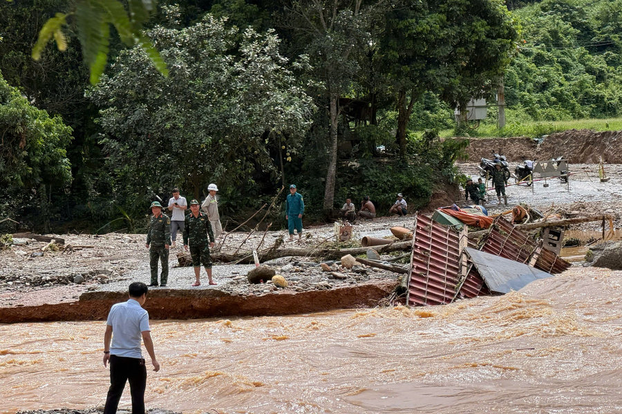 Không để vùng sâu, vùng xa bị cô lập kéo dài sau mưa lũ