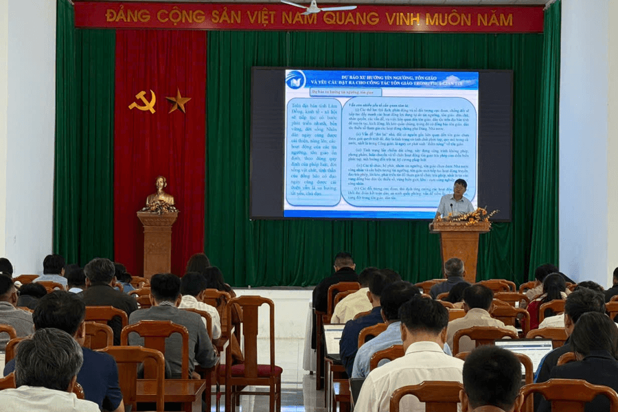 Lâm Đồng trang bị kỹ năng xử lý vấn đề tôn giáo cho cán bộ cơ sở