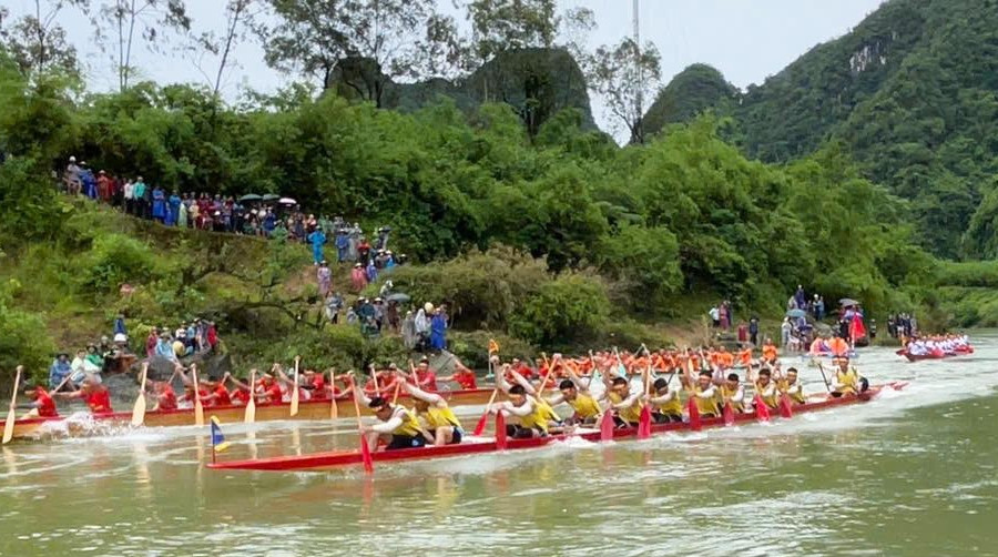 Lễ hội đua thuyền có thâm niên gần 1 thế kỷ trên sông Rào Nan