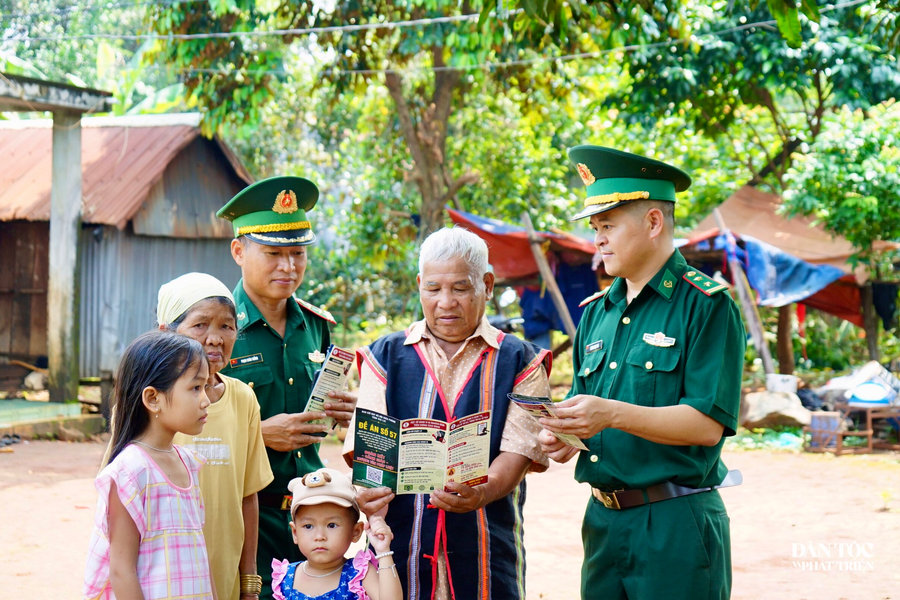 Người có uy tín bắt nhịp chuyển đổi số