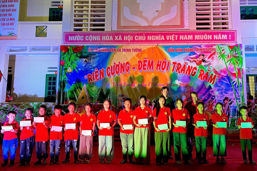 Trung thu sớm cho trẻ em vùng cao Trịnh Tường