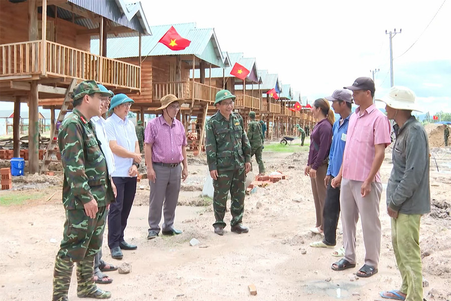 [Video] “Thần tốc” đưa dân vùng ngập lụt Ia Tul đến nơi ở mới